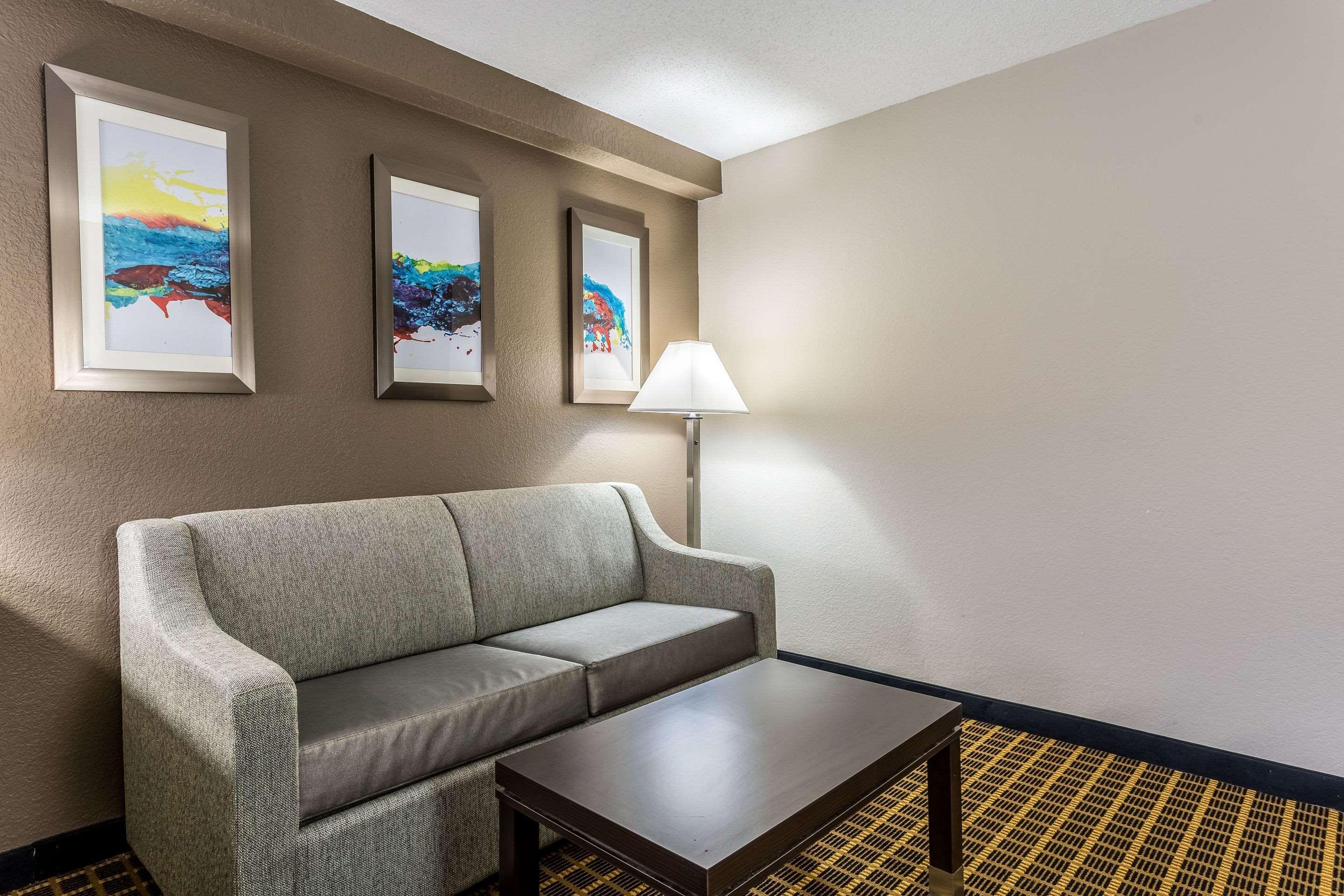 Quality & West I-10 Hotel 2*