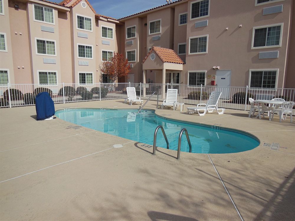 Quality & West I-10 Hotel