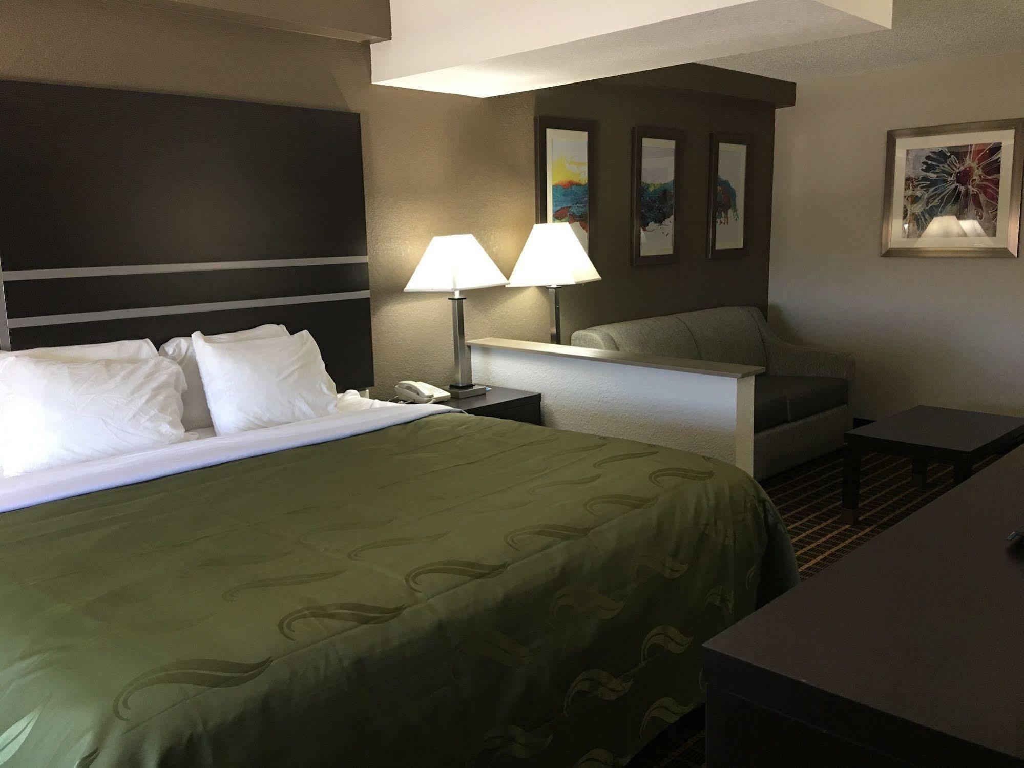 Quality & West I-10 Hotel 2*