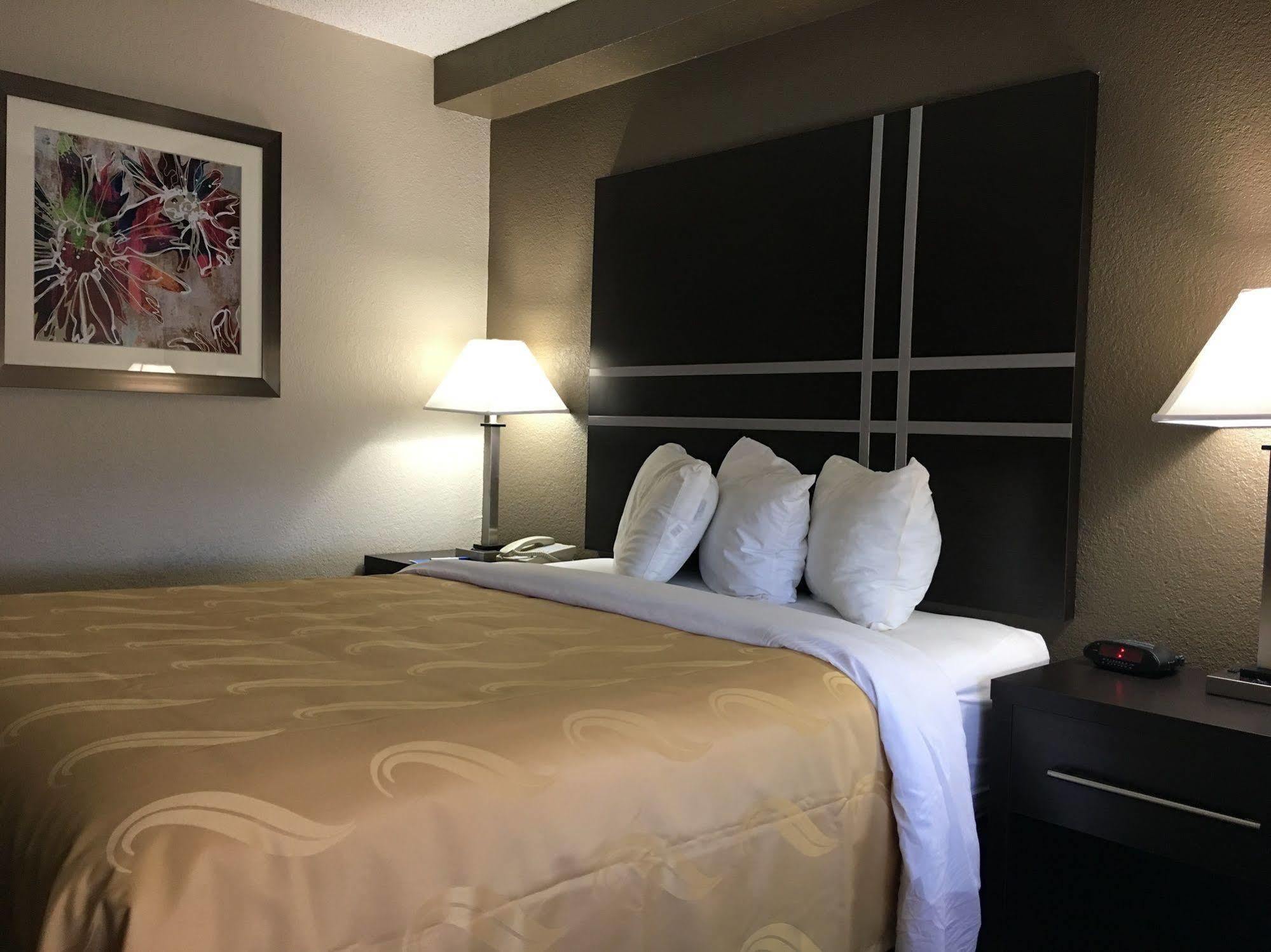 Hotel Quality & West I-10 2*
