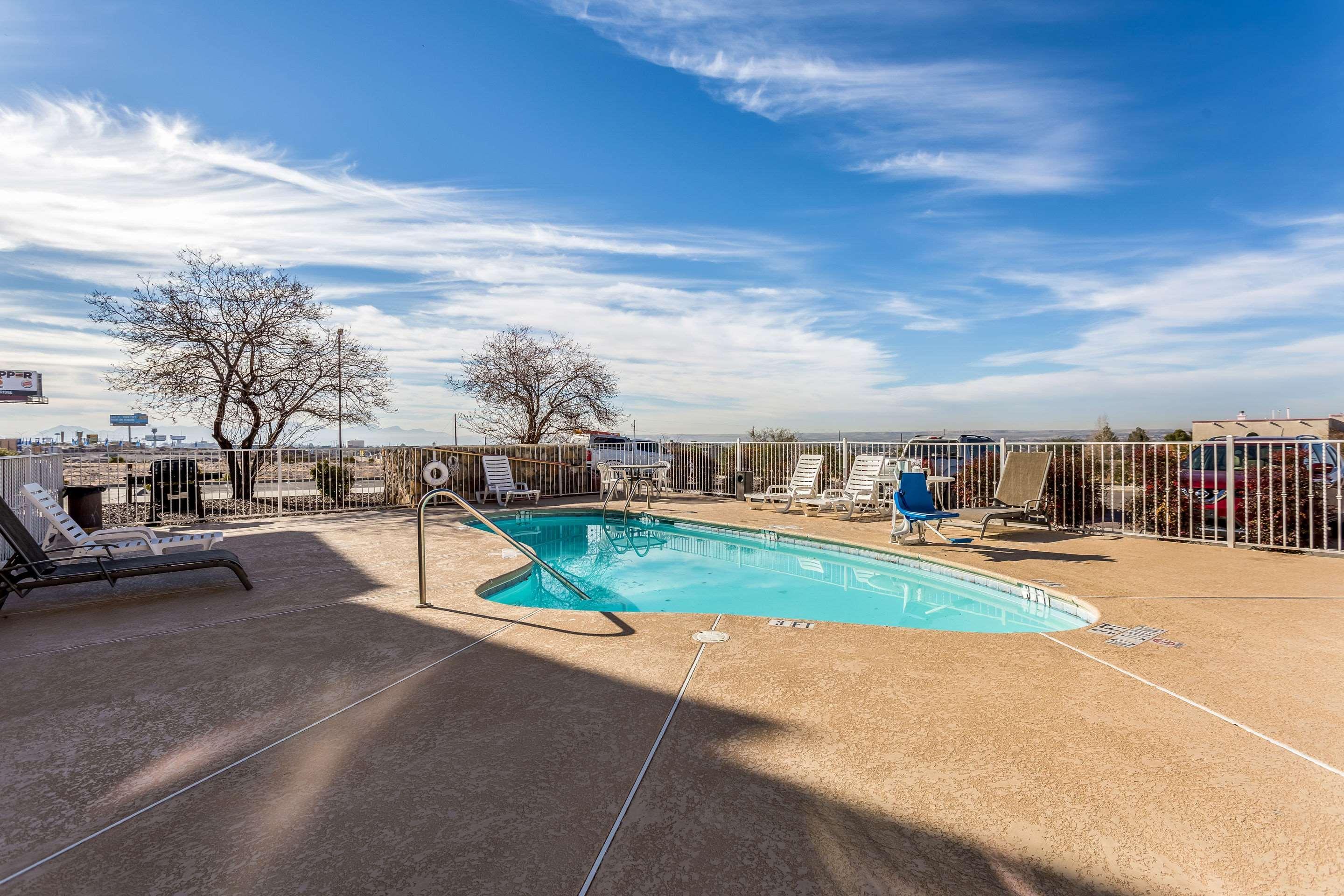 Quality Inn&suites I-10 Hotel 2*